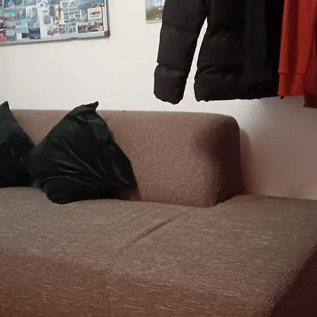 Double Bed In Sharing Apartman *